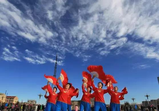 乐山大佛为何不属于石窟,乐山不止有大佛还有美食