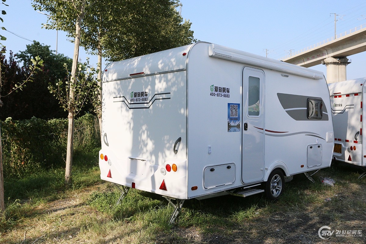 拖挂式房车价格10万左右睡两人,顶级双轴高端9.7米拖挂房车