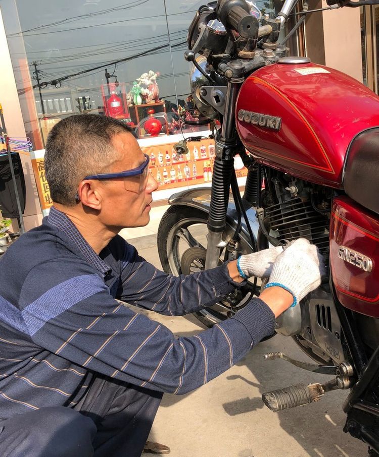 铃木250老款经典,回收40年铃木摩托车