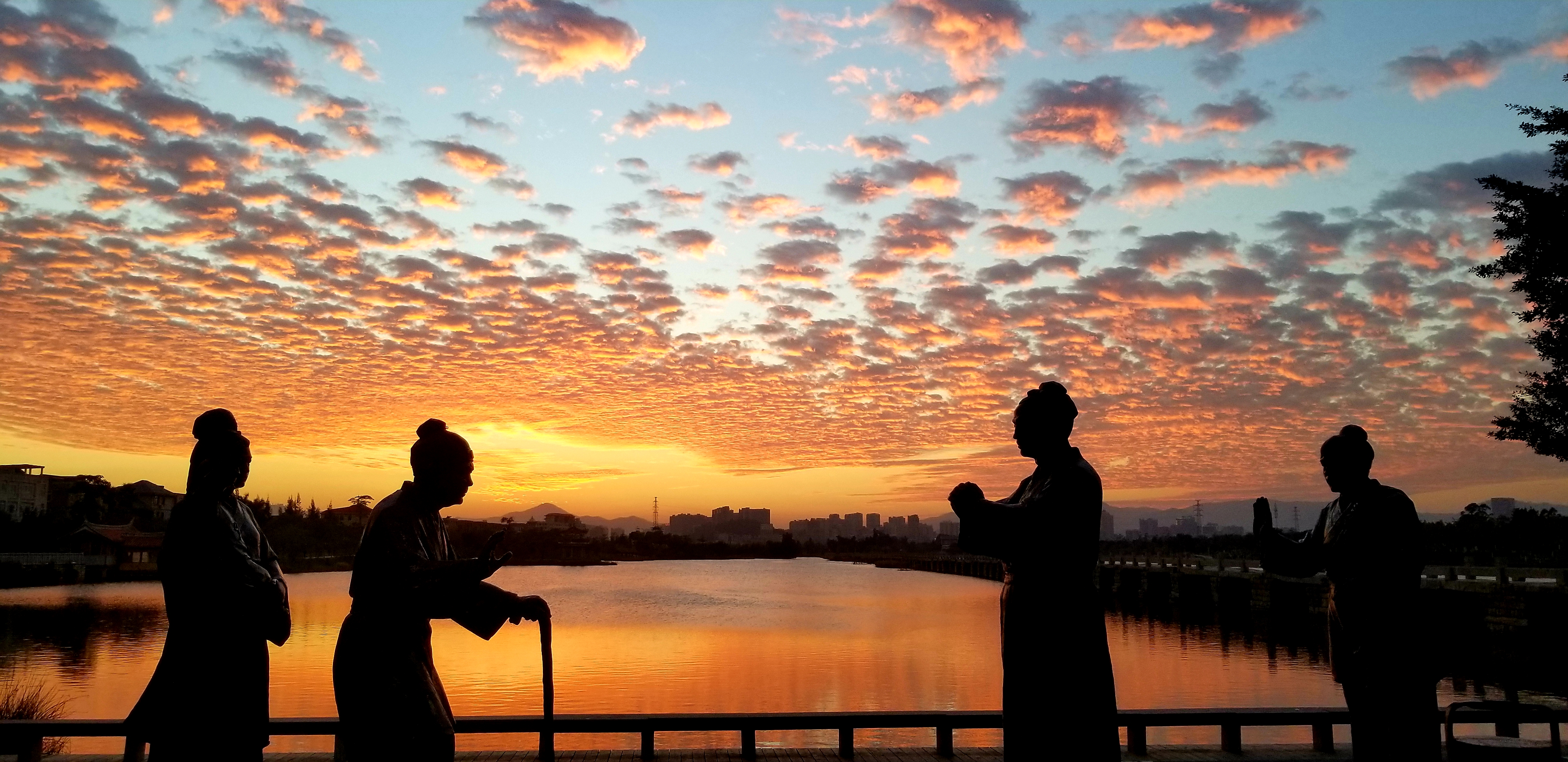 快收藏|昨日晚霞仙子跳起了霓裳羽衣舞惊艳了整个晋江朋友圈
