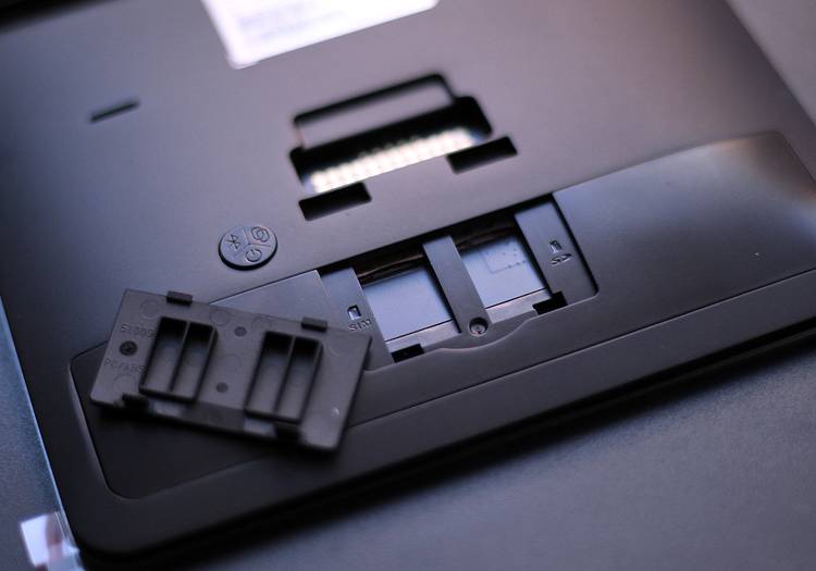 百路达HUD:听歌追剧看小猪佩奇?这才是车载导航的正确打开方式