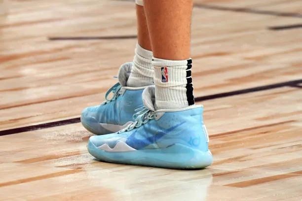 nba球员上脚雄鹿队球鞋科比很帅,nba球星上脚球鞋塔克