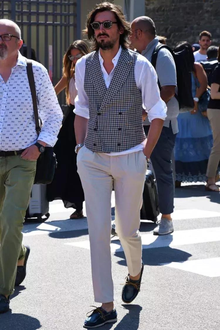 纯亚麻细布衬衫非常适合夏季穿着,白色亚麻衬衫又薄又透里面怎么穿