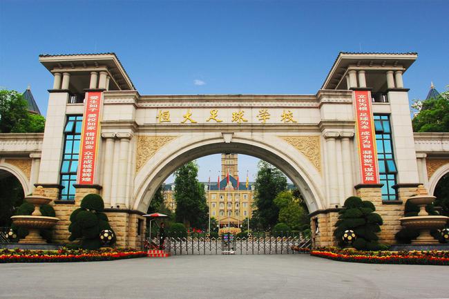 中国队想说爱你不容易,中国足球期待很美好