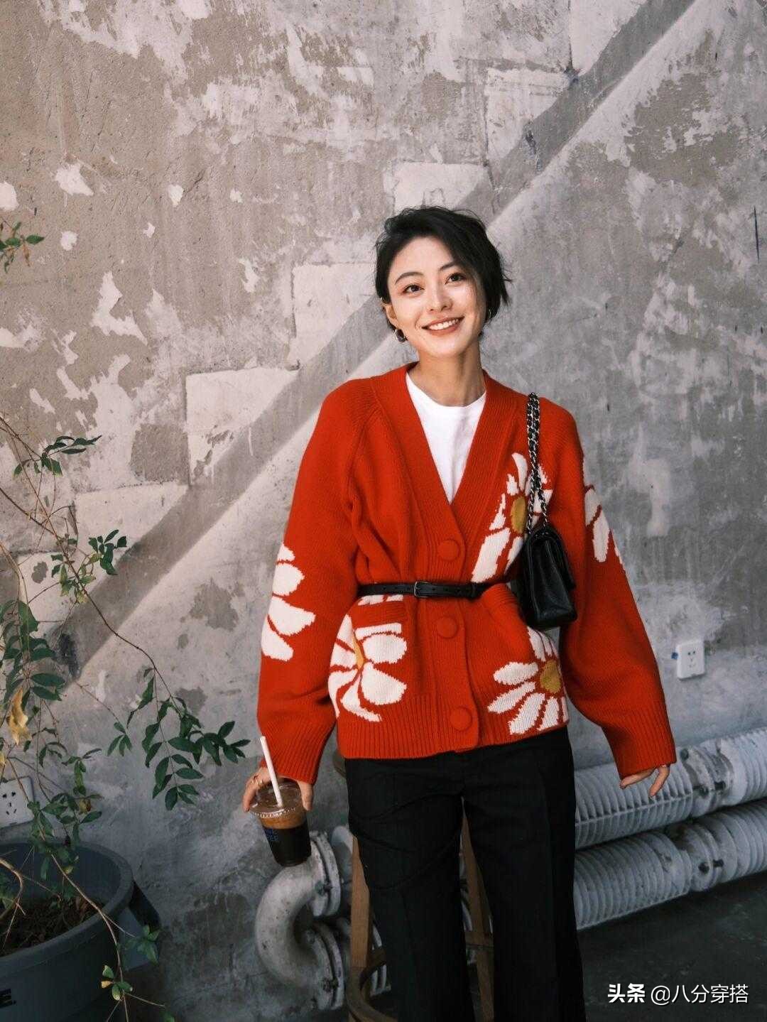 显白气质又柔软渐变慵懒风毛衣,女士简约风穿搭技巧白色毛衣搭配