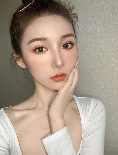 不同脸型适合相对应的眉型,方圆脸平眉怎么修成弯月眉