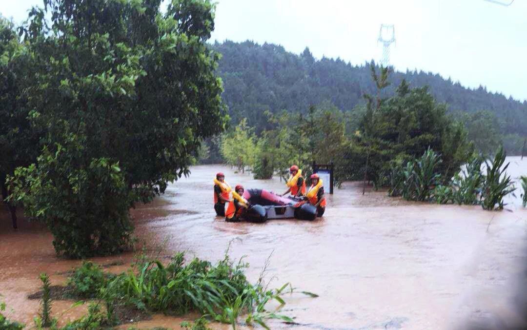 致敬逆行英雄|德阳最帅男团队长陈伟，肩负生命不能承受之重