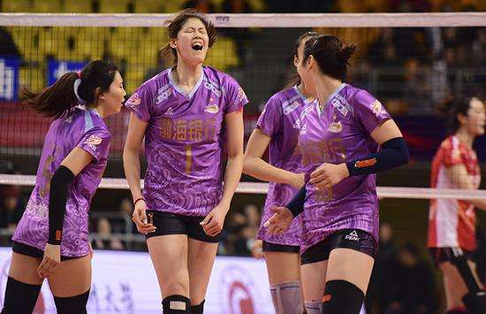 李盈莹连续出现进攻失误,李盈莹一打五遗憾落败