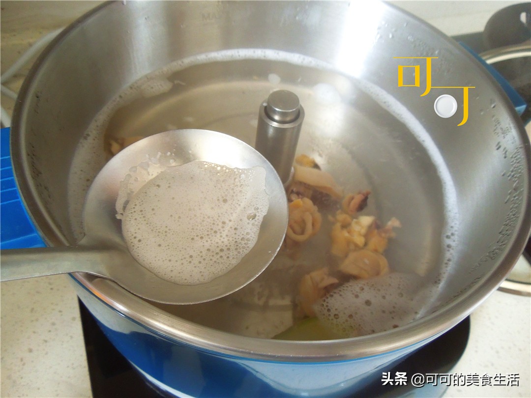 菌菇干墨鱼汤,墨鱼干杏鲍菇煲汤