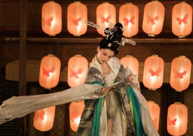 龙靓《送周韶》，文中运用三个典故，表达诗人对周韶的美好祝福