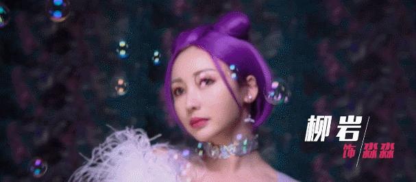 柳岩穿蜘蛛侠战衣,柳岩穿长靴子