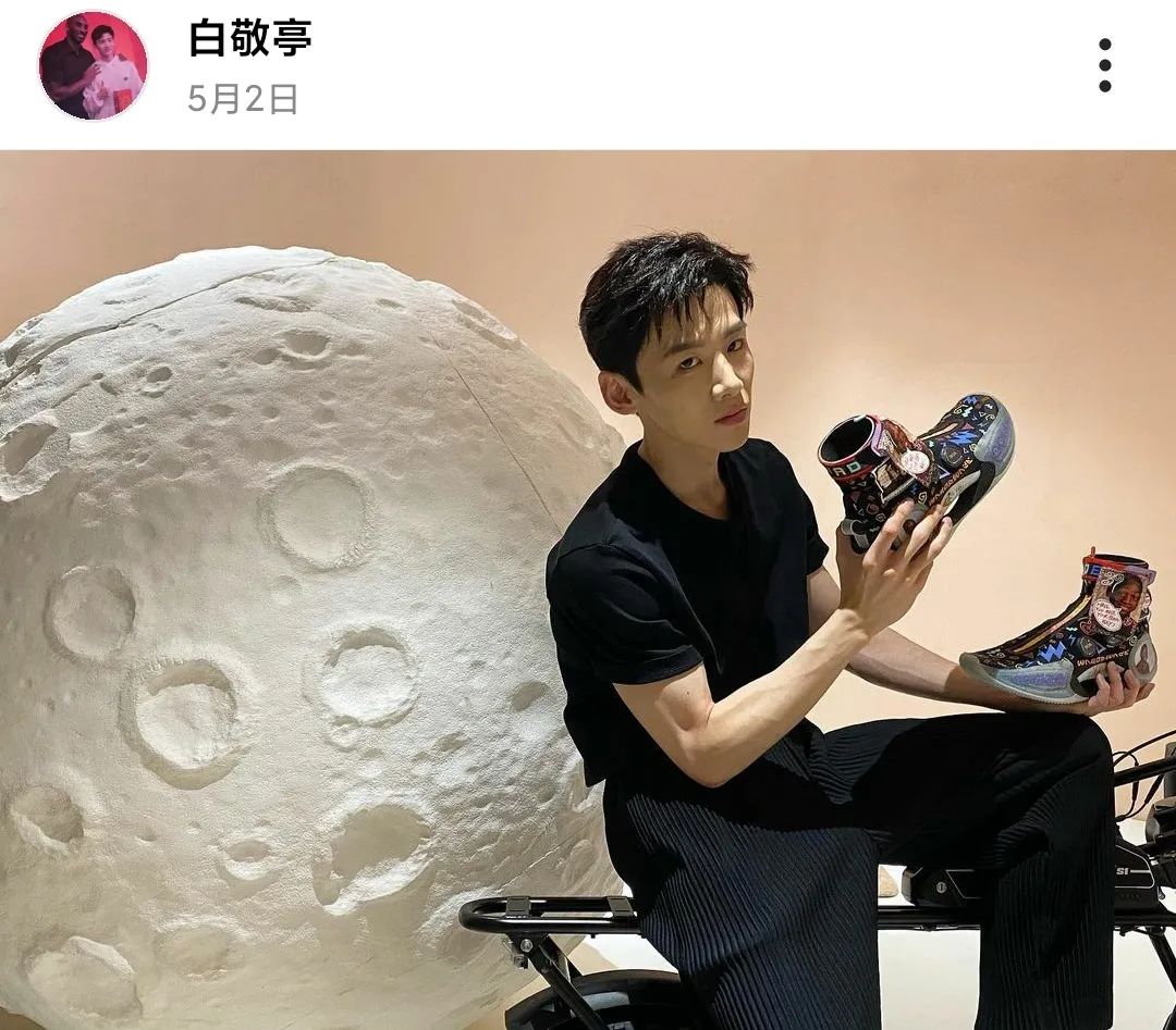 白敬亭代言的安踏鞋的同款,白敬亭同款安踏霸道篮球鞋灰色