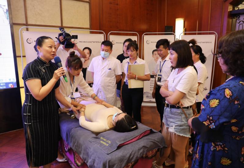 御骨非遗“礼遇卓越的你”第一届招商会在呼和浩特举办