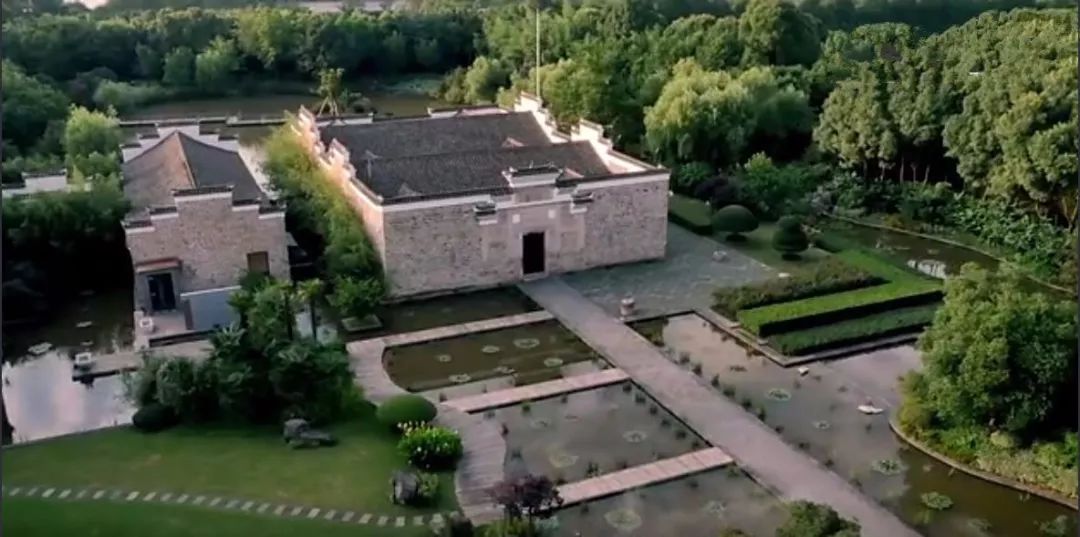 一晚80000，历时10年，耗资33亿的上海安缦，...