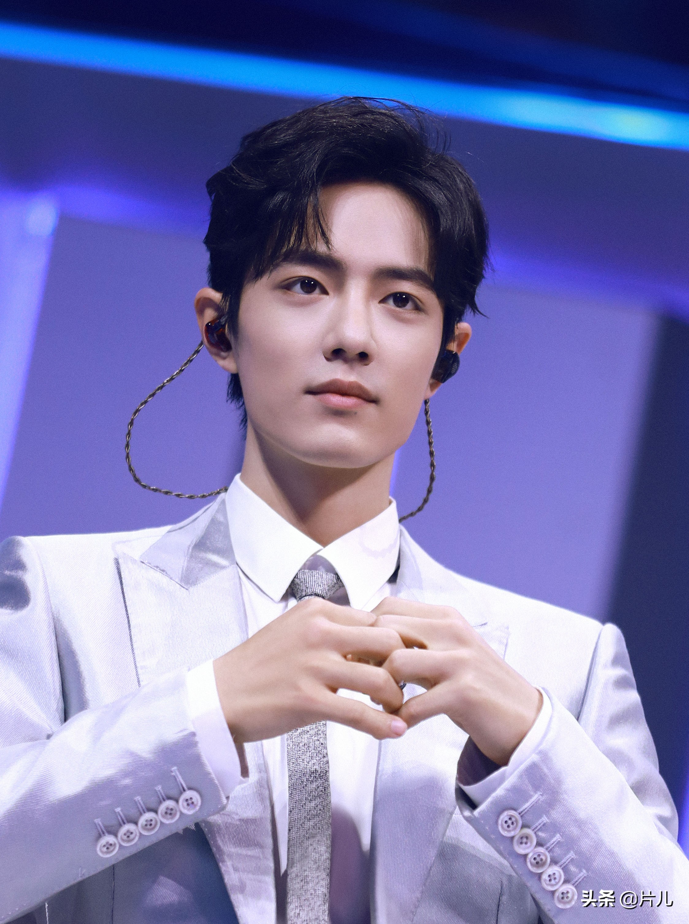 肖战时隔两个月首次发声，网友：梅花香自苦寒来