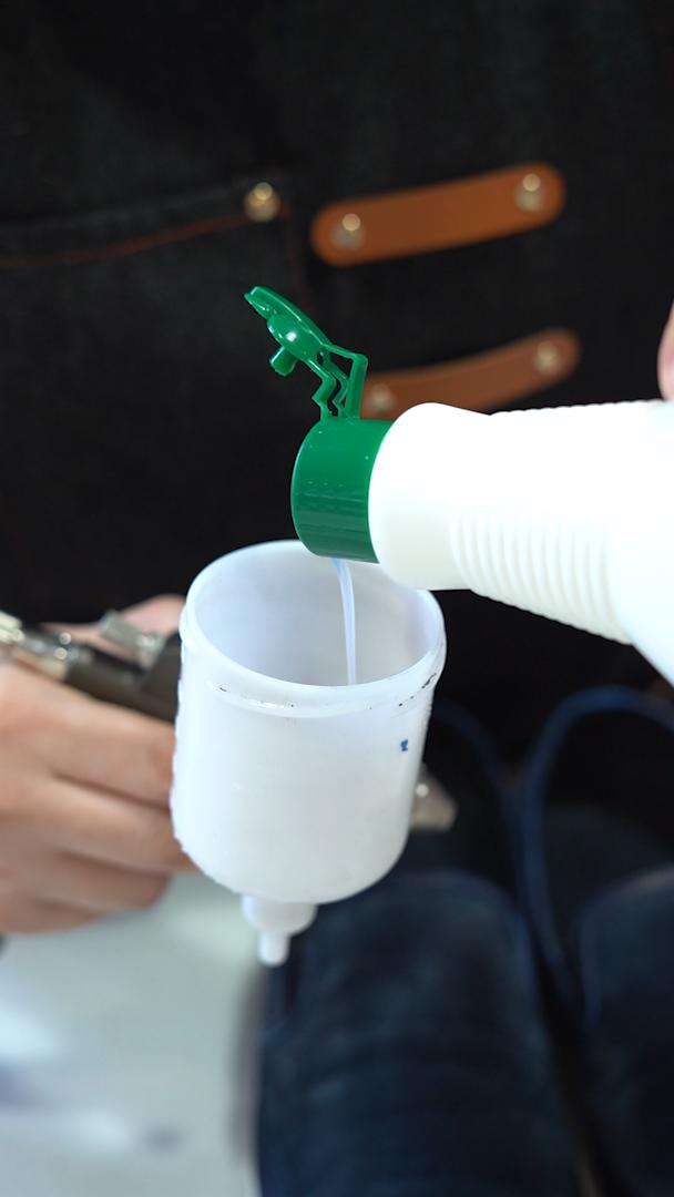 翻毛皮鞋掉色补救方法,反绒皮鞋起毛怎么处理