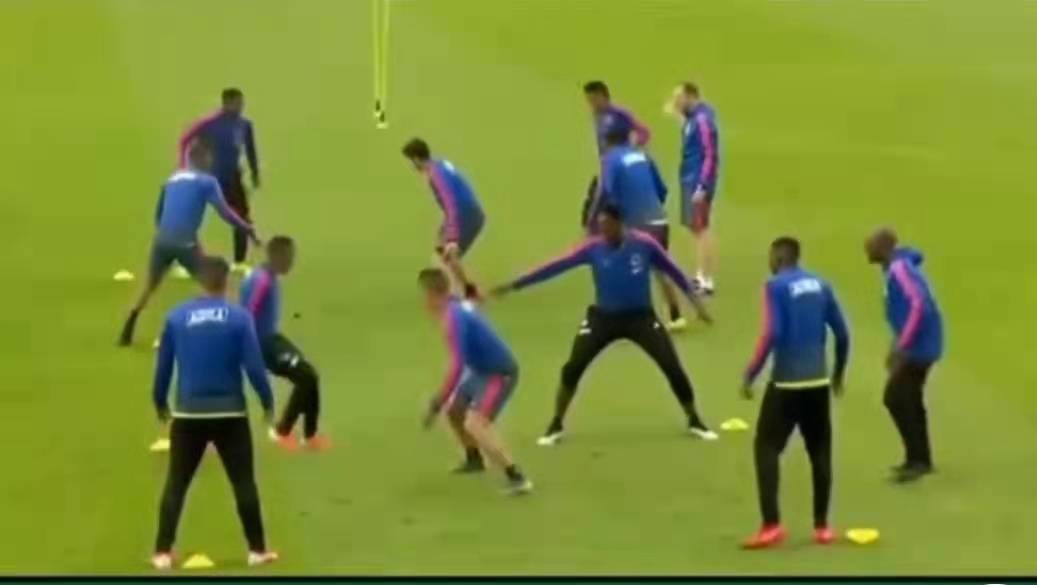 足球教学游戏方法与技巧,足球教具制作幼儿园