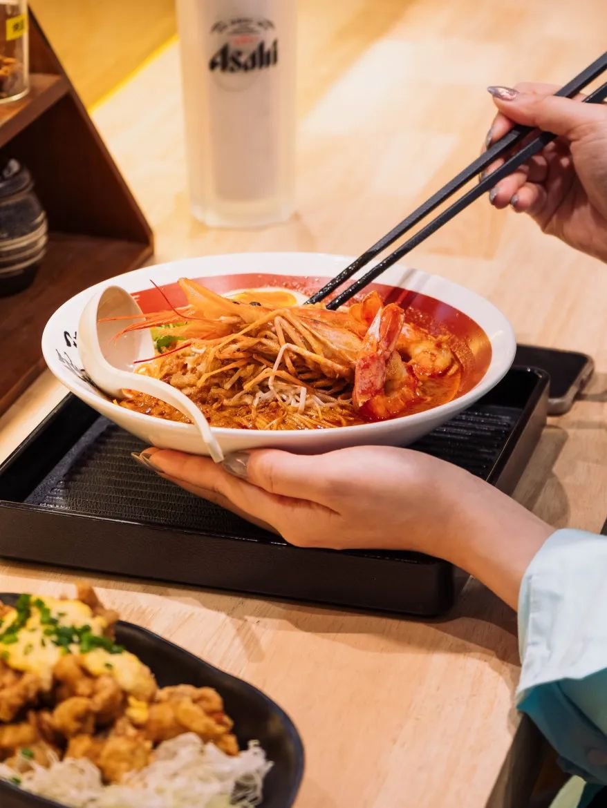 汤底浓郁的汤面,汤底浓厚