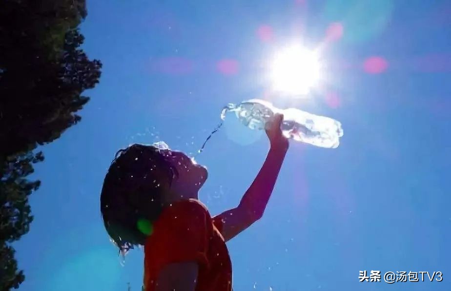 碱面洗桃子变黑是怎么回事,用食用碱洗桃子变黑还能吃吗