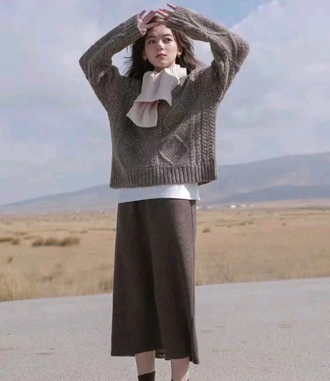 毛衣内搭搭配半身裙,毛衣搭半身裙怎么穿显身材