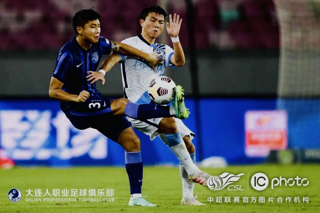 大连人2-1逆转申花斩4连胜,大连人最后一场比赛