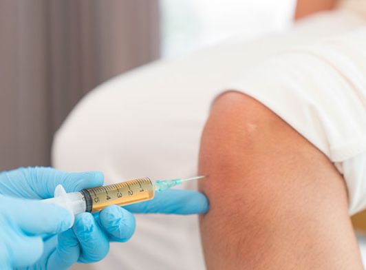 疫情肆虐,穷人无处可逃,富人们订私人飞机,请私人医生检测