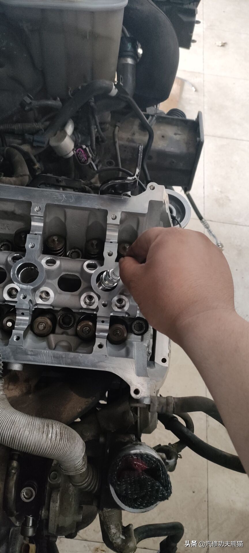 奥迪q5烧机油狂飙,奥迪q5烧机油且发动机抖动