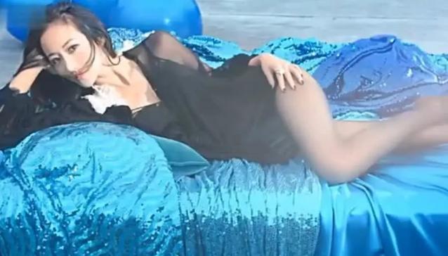 杨幂穿空姐服的视频,杨幂空姐装代言可乐