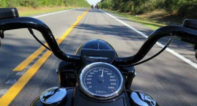 老司机讲摩托车驾驶技巧,干货手把手教你骑摩托