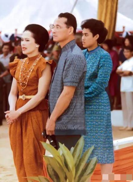 有其母必有其子粤语,泰国国王为什么疼爱小儿子