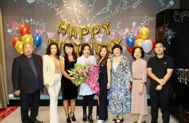 刘晓庆67岁生日照片,刘晓庆今年的相片