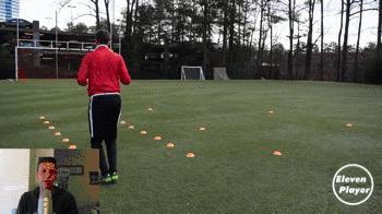 足球整体快速反击战术训练,足球训练变向训练教案