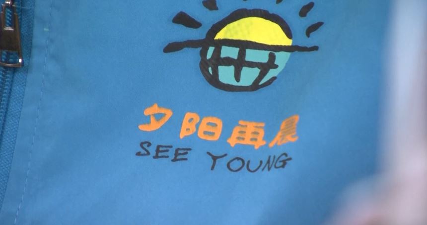 你的父母会用智能手机吗,你的爸妈会用手机吗