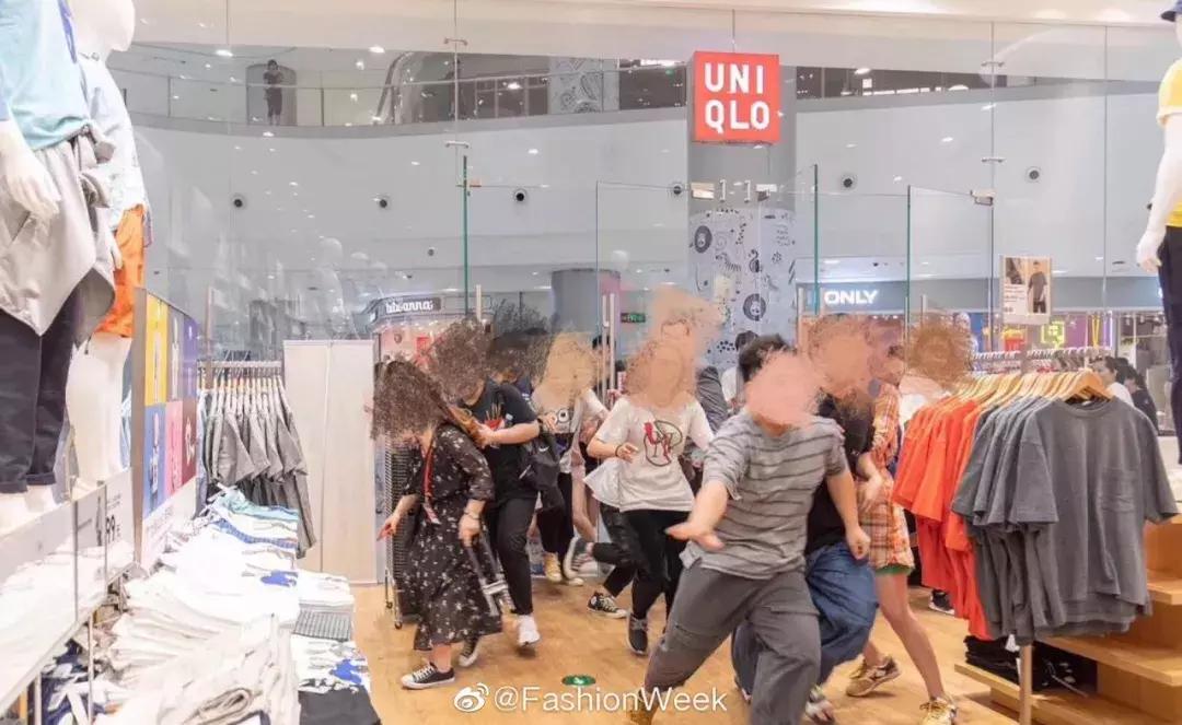 优衣库kaws为什么受欢迎,一件衣服卖了100元赚了25%