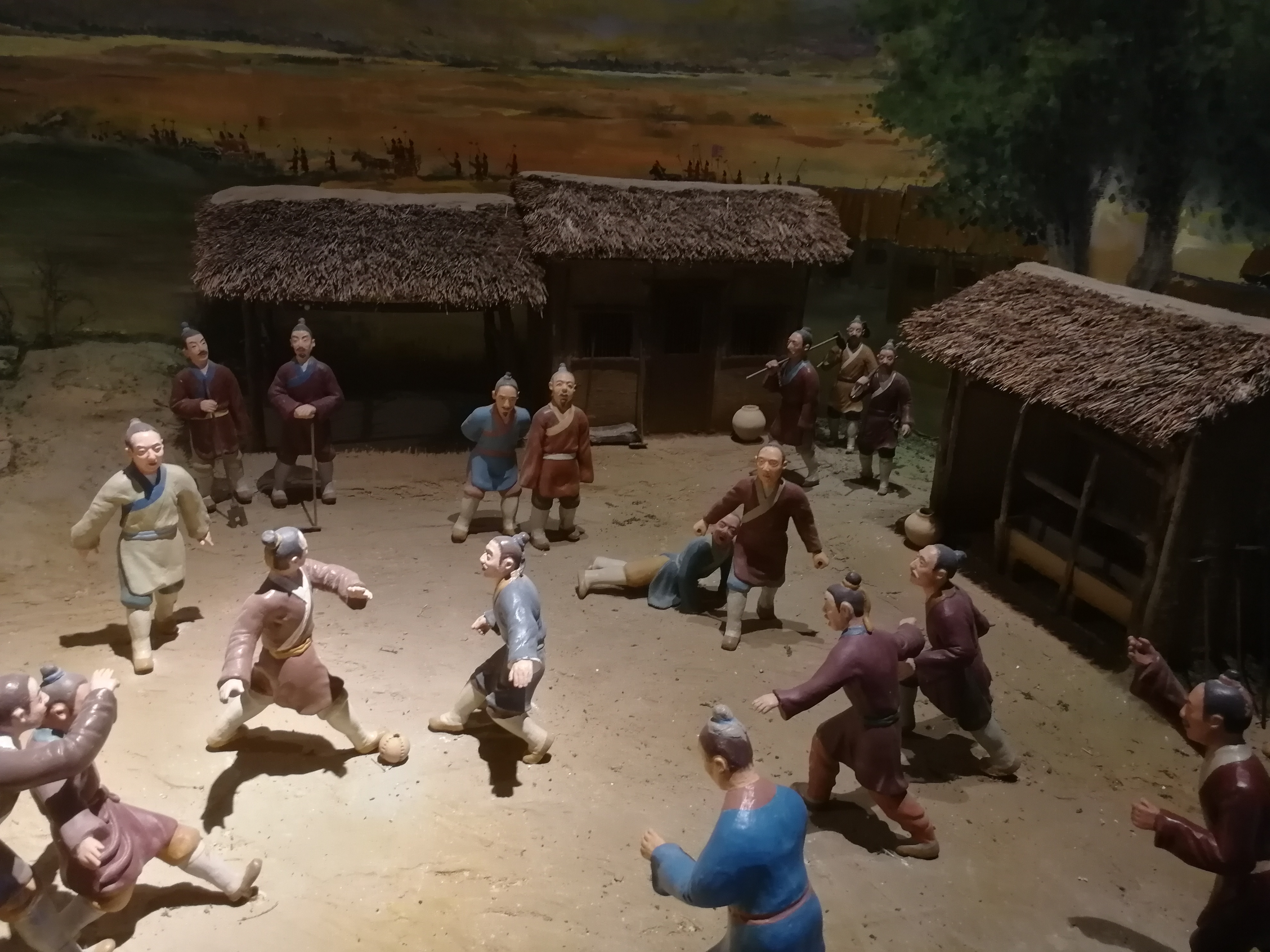 一个放任功臣做大的王朝：不仅王权旁落，还诱发了近五百年的战乱