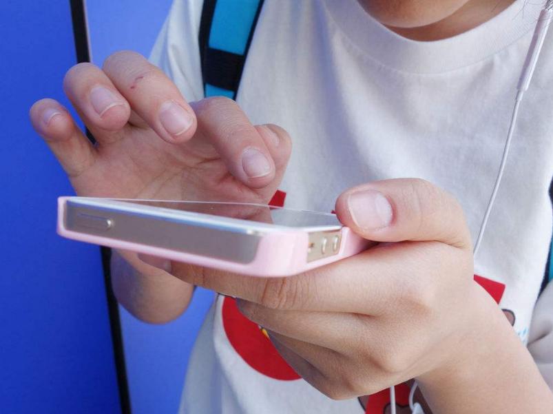 手机充电慢卡还闪退怎么修复,手机卡顿反应慢总是闪退怎么解决