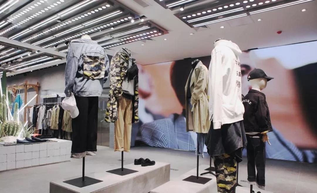 卡宾中国风男装,卡宾男装店铺装修风格