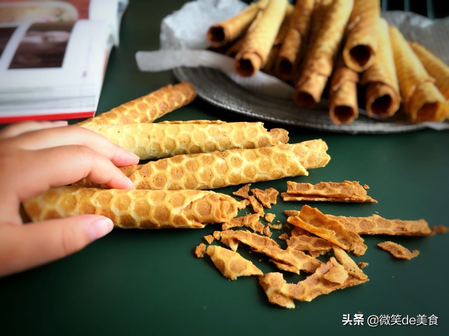 普通面粉做蛋卷的方法,不用面粉只用鸡蛋做的蛋卷