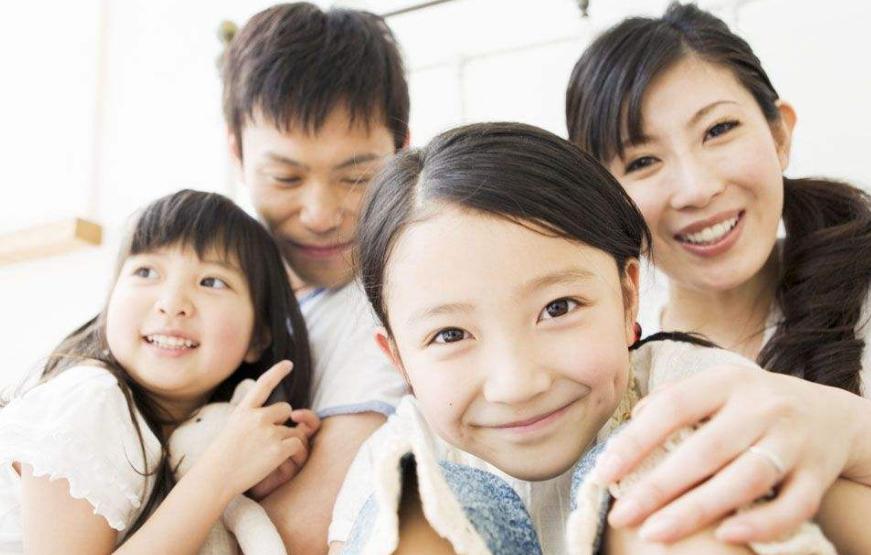 教育孩子是需要动脑筋的，应该善用智慧，启发智能