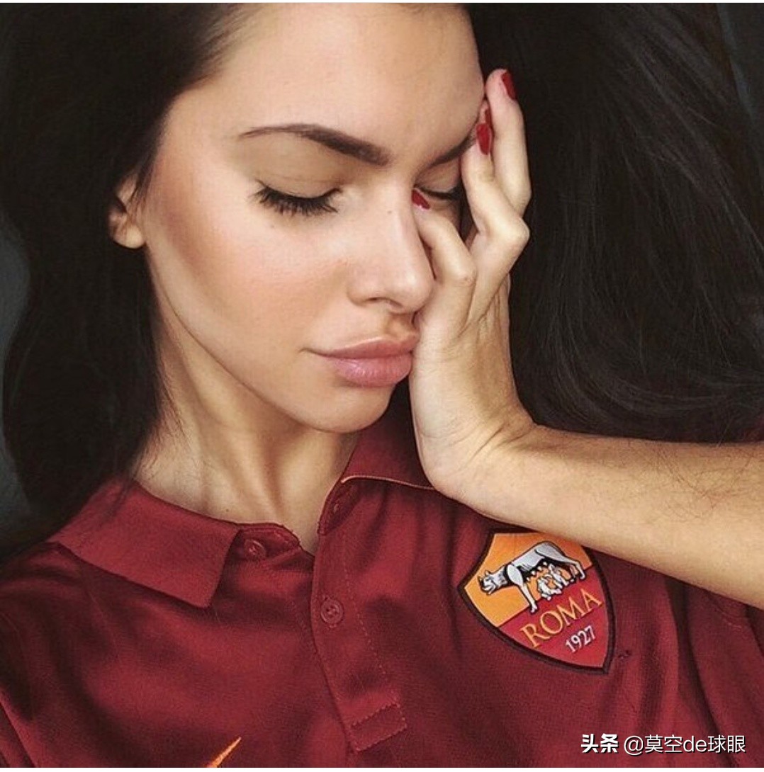 热爱足球的姐妹们最帅气,迟到的说一声,祝所有女球迷节日快乐!