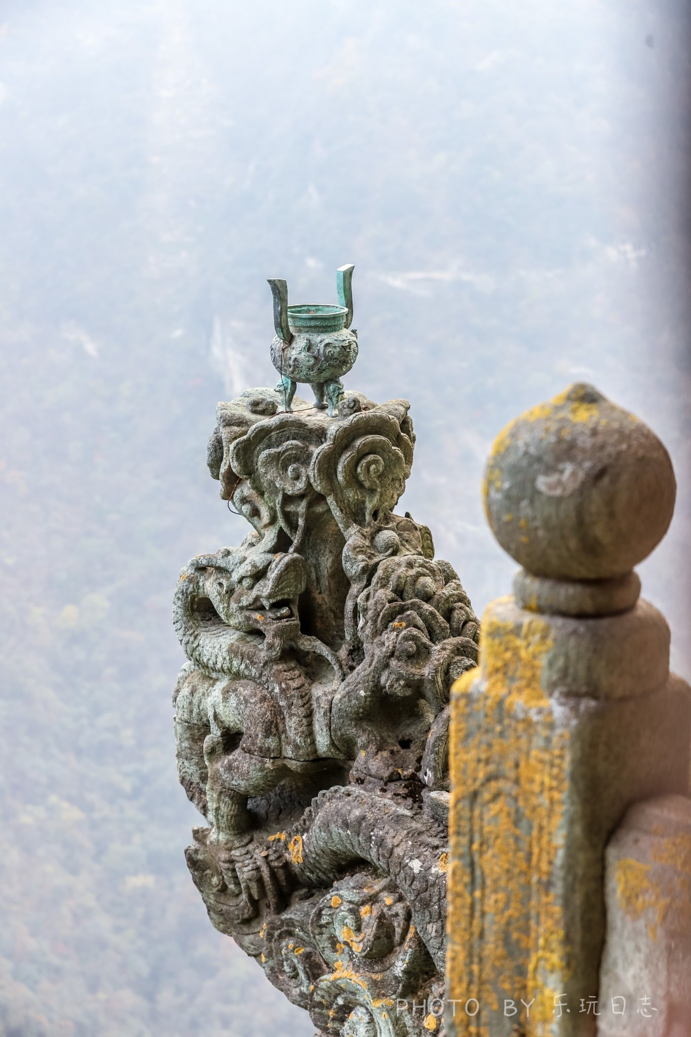 中国的世界文化遗产武当山金顶,悬崖绝壁山水画