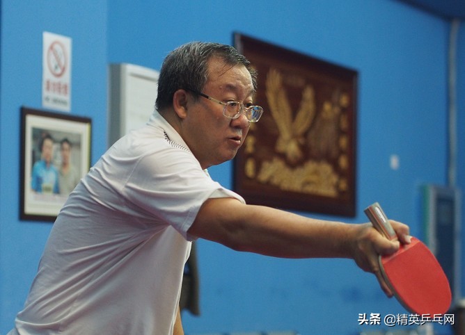 直板背面长胶不倒板发球技巧,长胶横板倒板发球最简单的方法