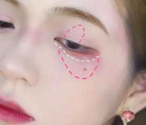 泫雅重腮红妆容,泫雅同款鬼马亮片妆