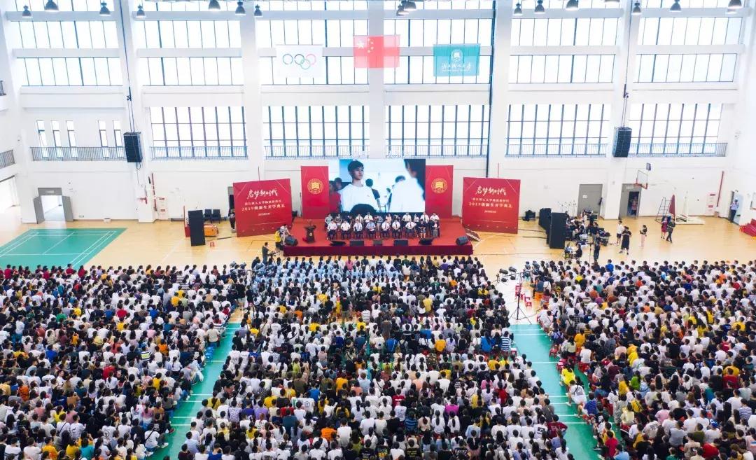 你跟你室友关系怎么样,你和室友相处得怎么样的英语