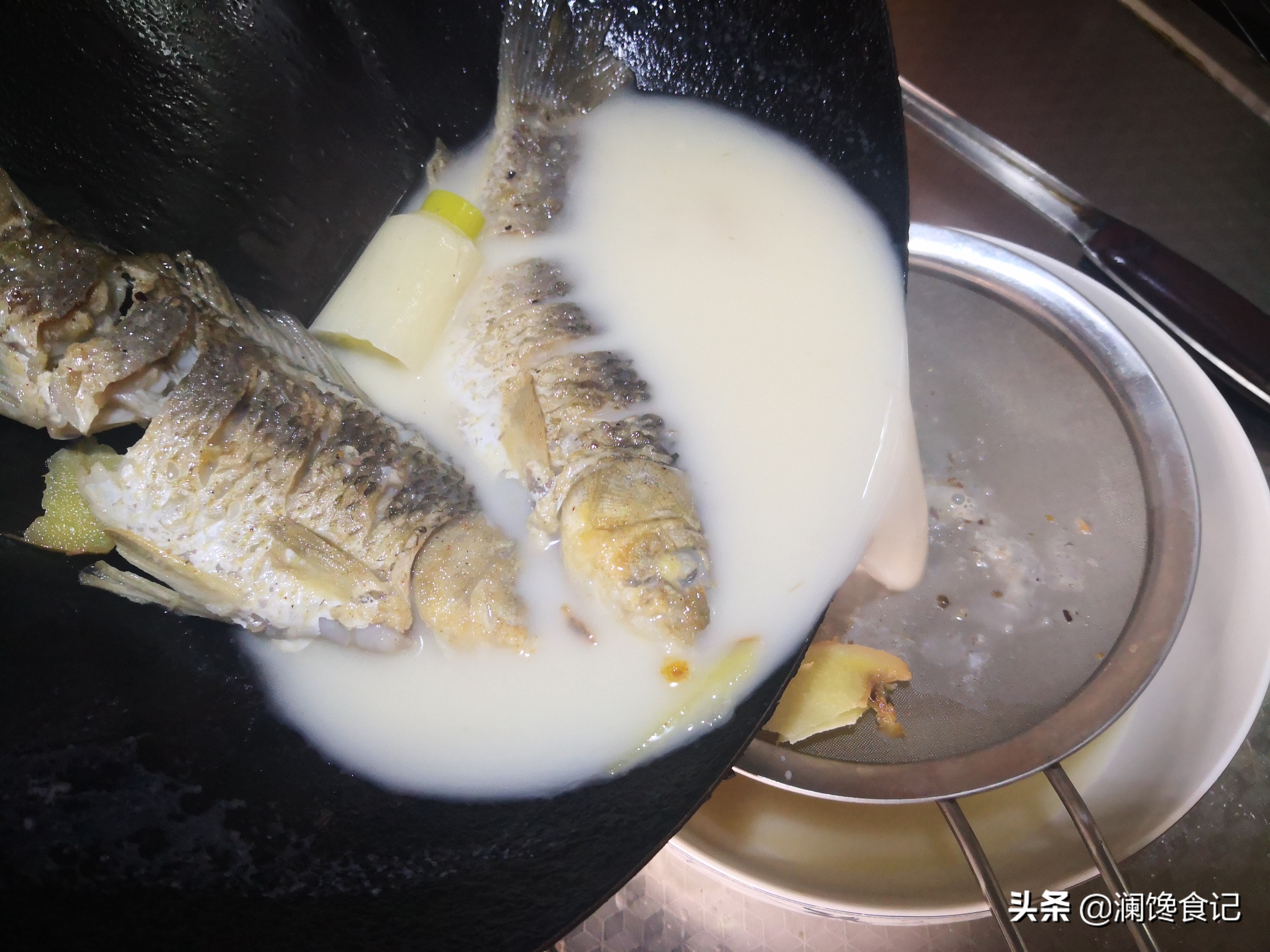 谁说螺蛳粉只有年轻人喜欢,螺蛳清明螺