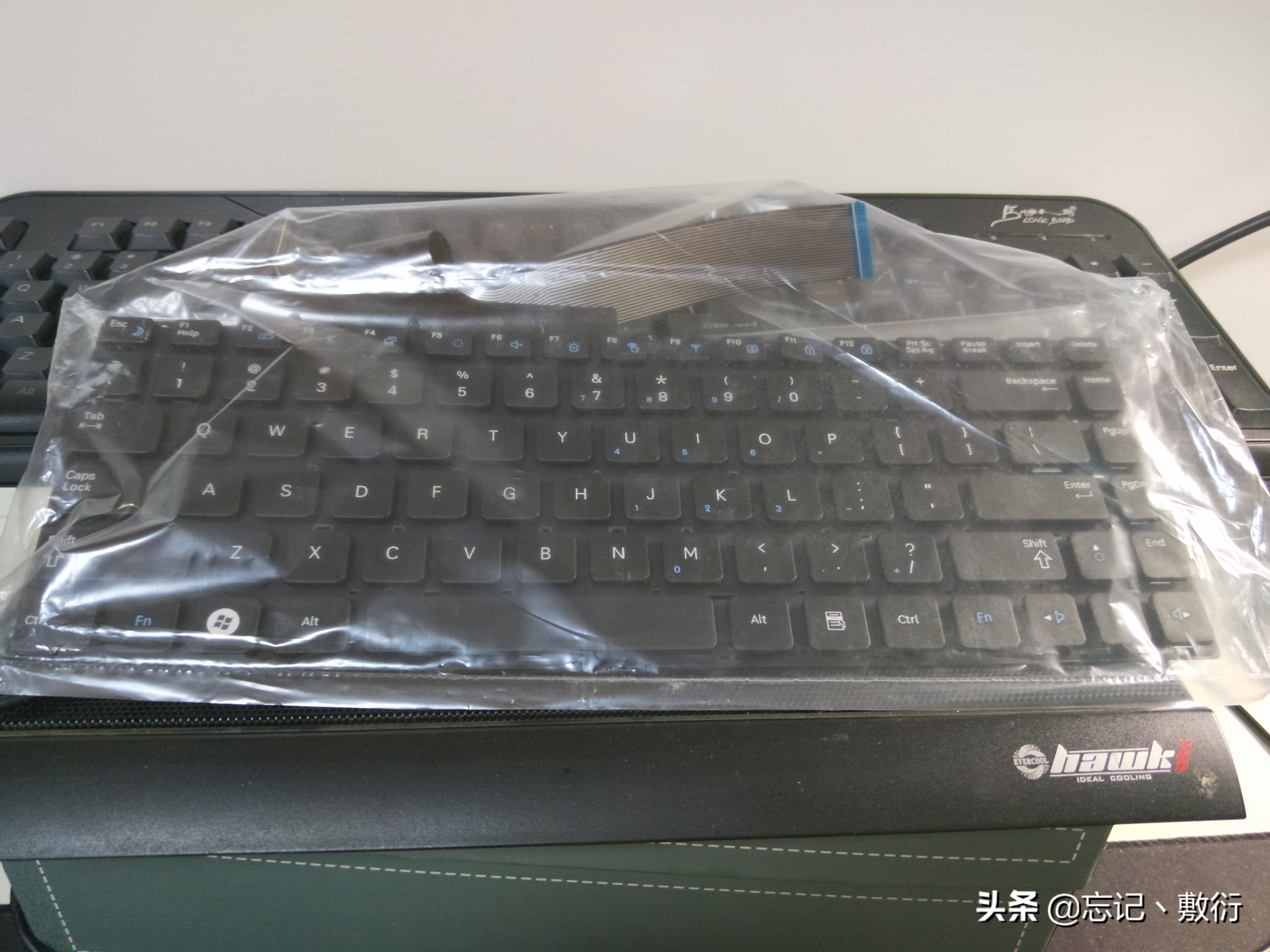 更换三星笔记本（q460）键盘，为了换个键盘把整个笔记本拆了稀碎