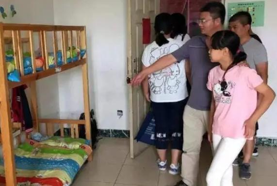 孩子送寄宿学校哭怎么办,孩子送去寄宿学校会后悔吗