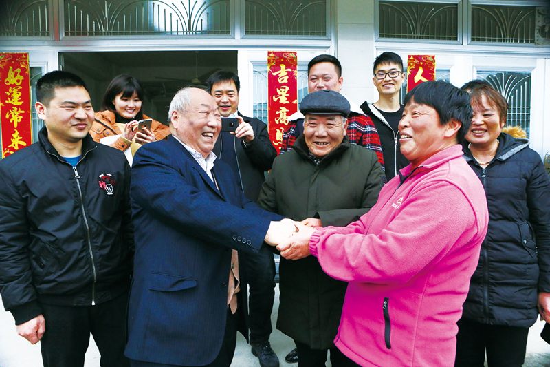 一个摄影记者和一户人家的70年