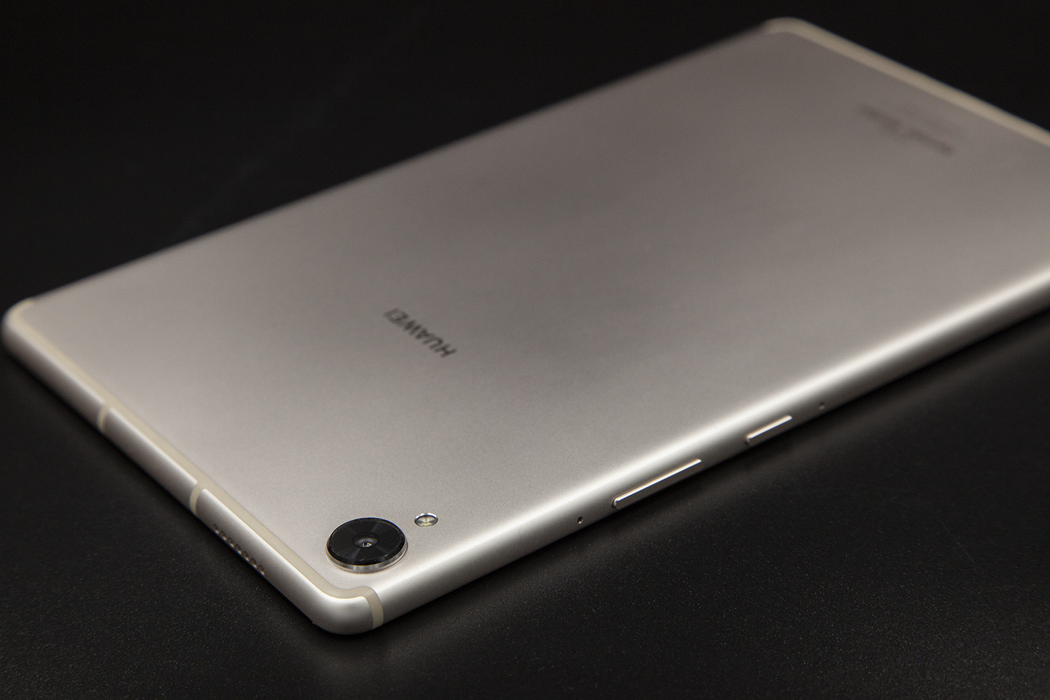 华为mediapadm6图片,华为mediapadm58.4