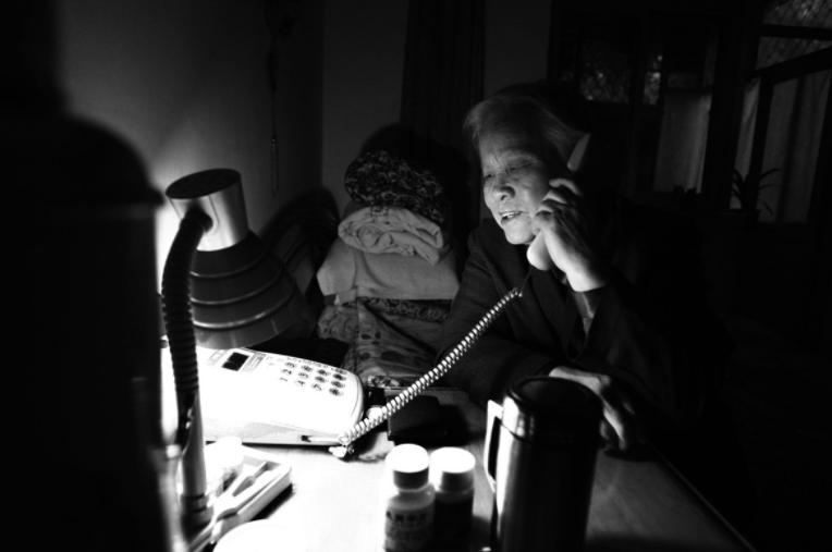 “养大三儿女，却让晚年活成了笑话！”一位空巢老人的懊悔感慨